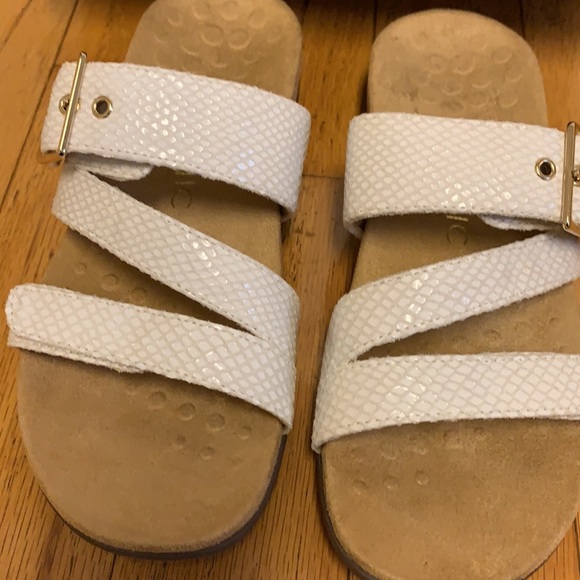 Vionic rest skylar white snake sz 7 - NIB - Picture 5 of 7